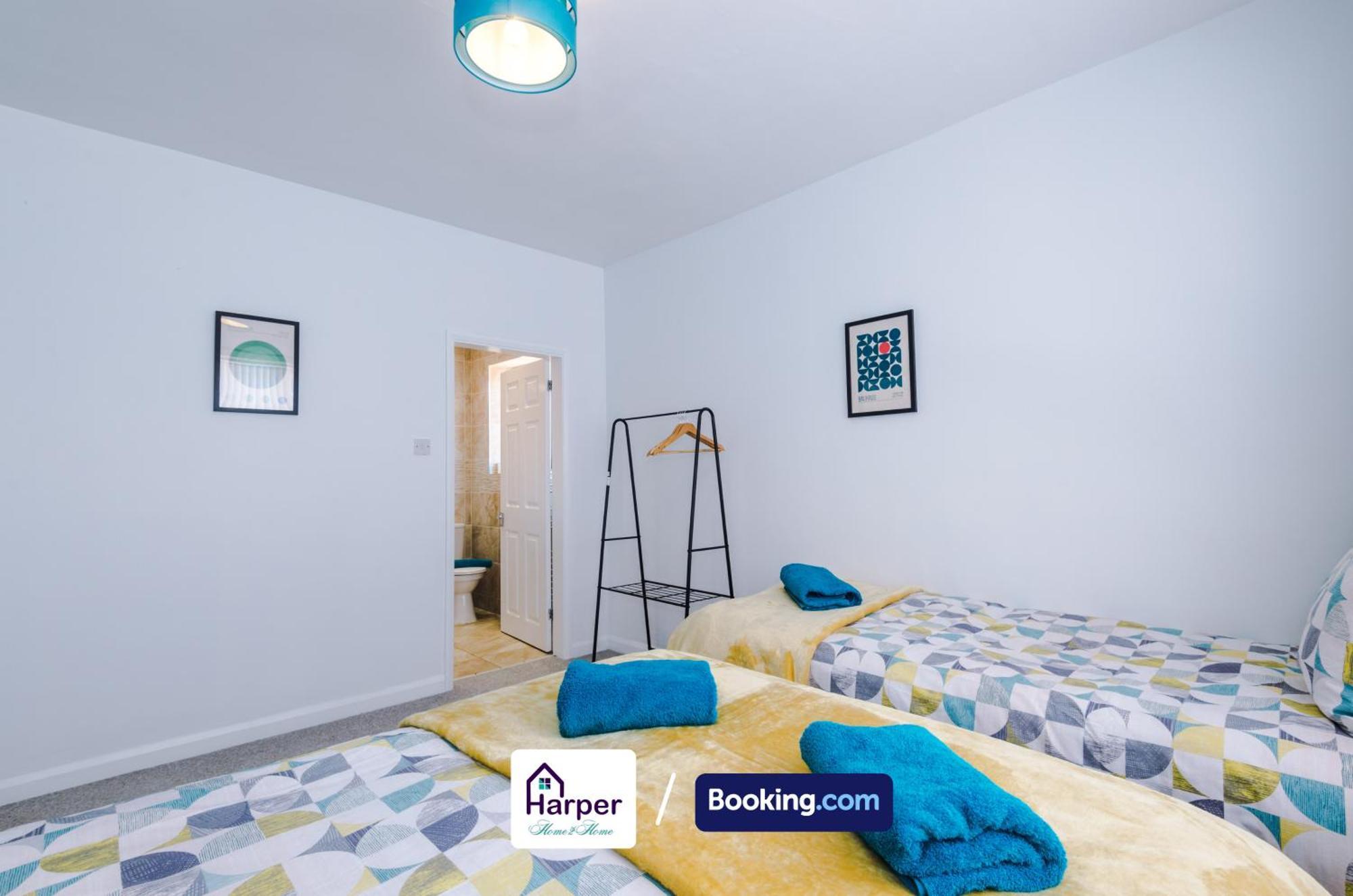 Spacious Detached Bungalow By Harperletting Short Lets & Serviced Accommodation Buckely With Pool Table & Driveway Buckley Kültér fotó